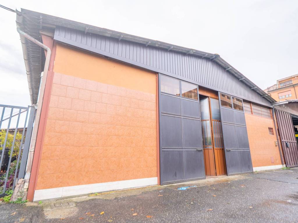 locale commerciale in vendita a Roma in zona Ponte Mammolo