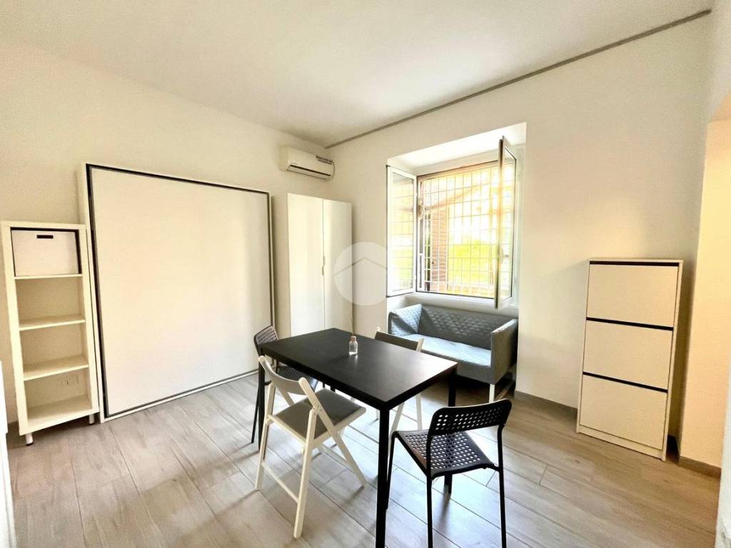 appartamento in vendita a Roma in zona Appio Latino