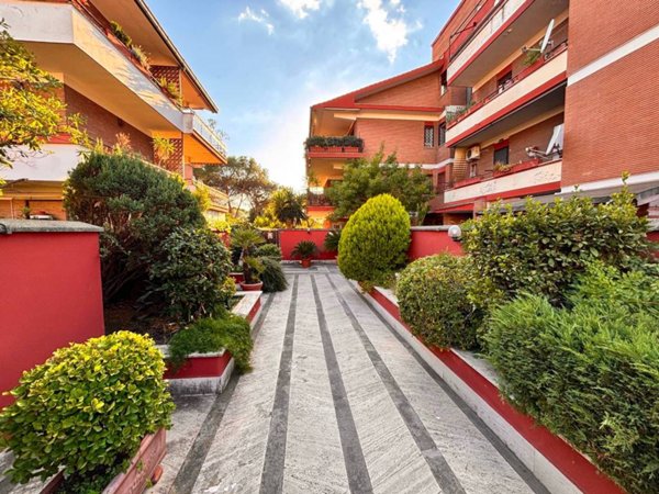 appartamento in vendita a Roma in zona Appio Claudio