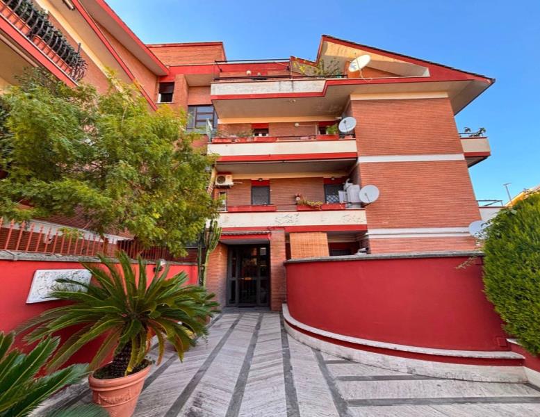 appartamento in vendita a Roma in zona Appio Claudio