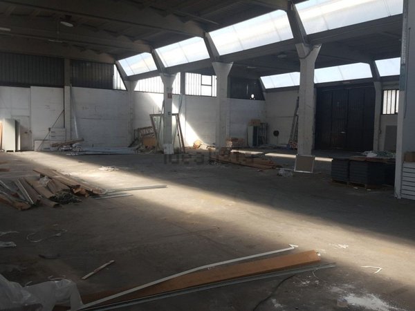 capannone in vendita a Roma in zona Tuscolano