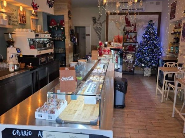 negozio in vendita a Roma in zona Tomba di Nerone