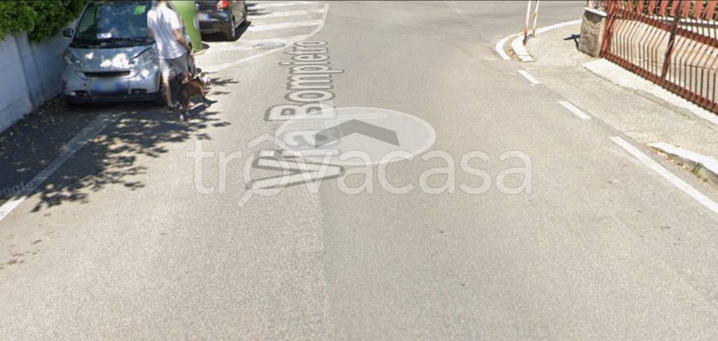 locale commerciale in vendita a Roma in zona Finocchio