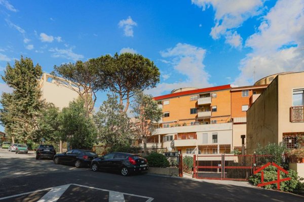 appartamento in vendita a Roma in zona Tor de' Cenci