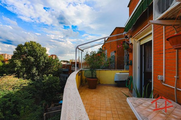 appartamento in vendita a Roma in zona Tor de' Cenci