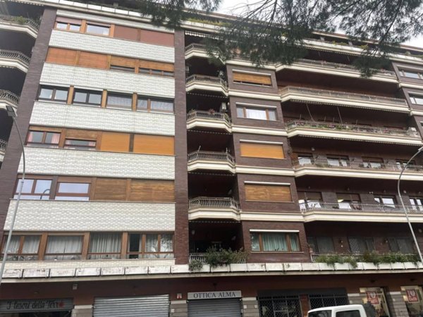 appartamento in vendita a Roma in zona Ostiense