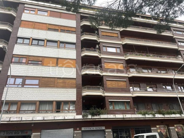 appartamento in vendita a Roma in zona Lunghezza