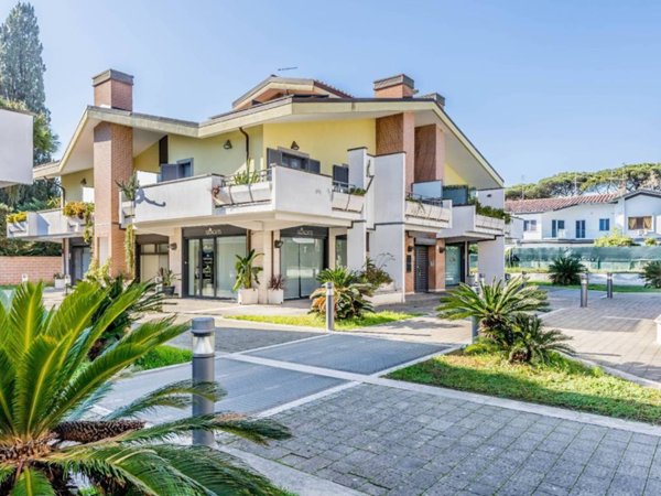 appartamento in vendita a Roma in zona Casal Palocco