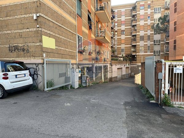 locale commerciale in vendita a Roma in zona Prenestino-Labicano