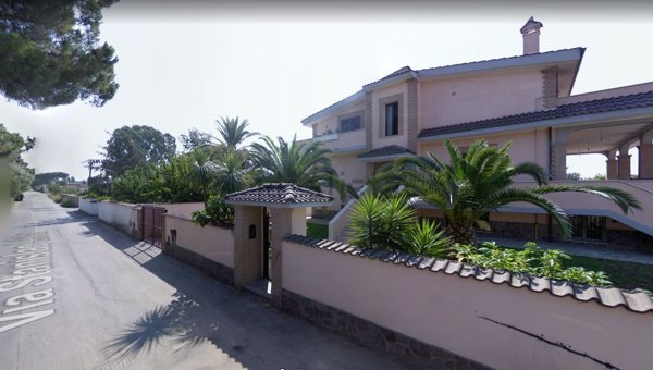 casa indipendente in vendita a Roma in zona Casal Palocco