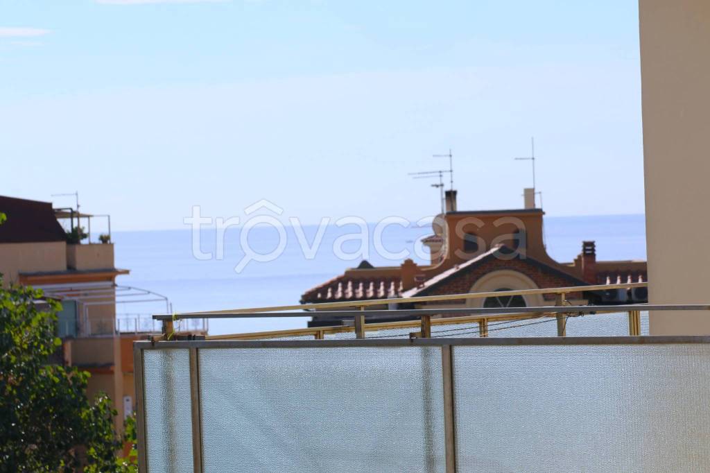 appartamento in vendita a Roma in zona Ostia