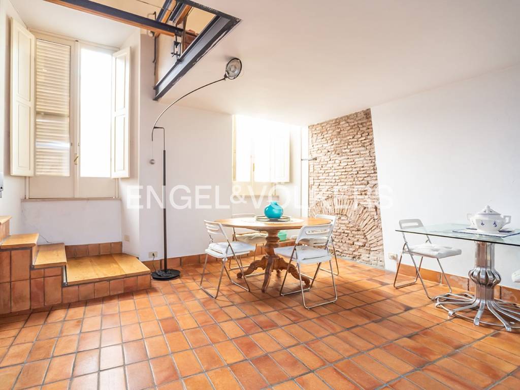 appartamento in vendita a Roma in zona Trastevere