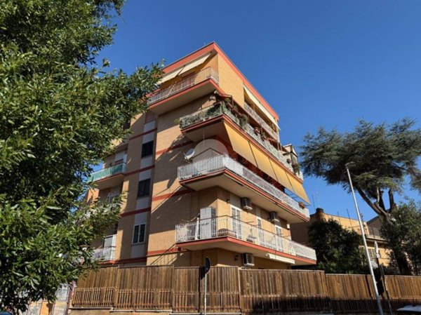 appartamento in vendita a Roma in zona Corviale
