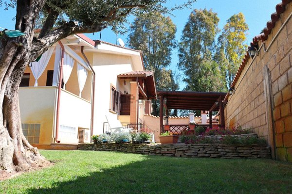 casa indipendente in vendita a Roma in zona Infernetto