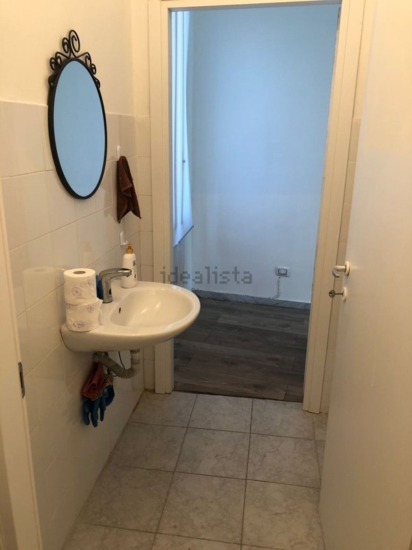 locale commerciale in vendita a Roma in zona Casal Morena