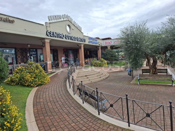 negozio in vendita a Roma in zona Castel di Leva