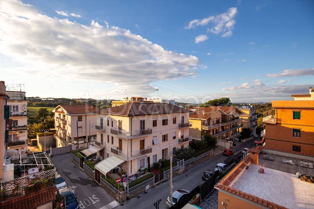 appartamento in vendita a Roma in zona Tomba di Nerone