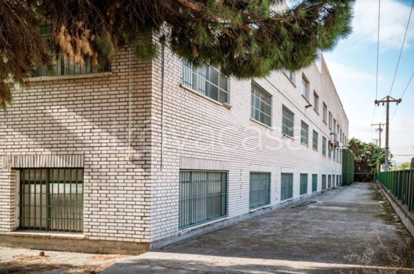 capannone in vendita a Roma in zona Cinecittà