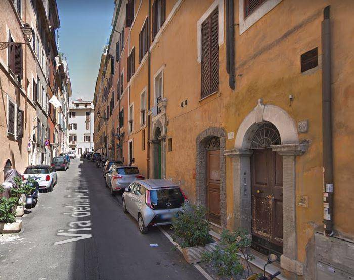appartamento in vendita a Roma in zona Trevi-Colonna