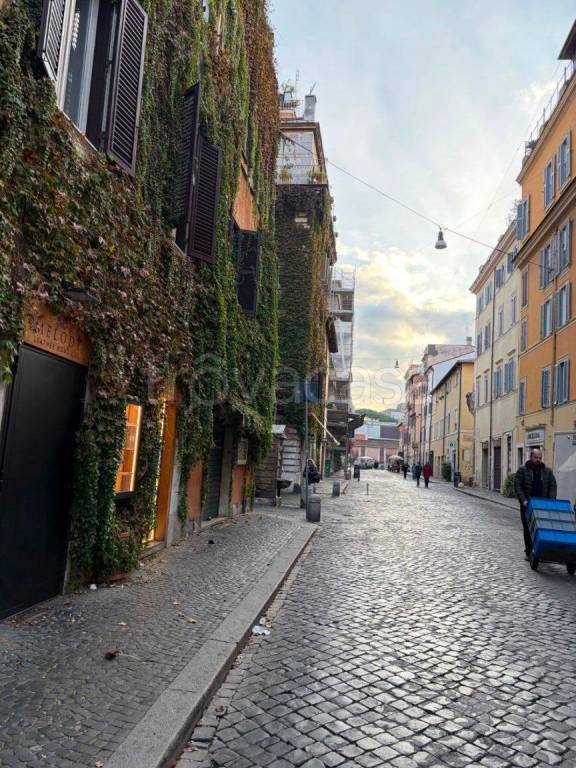 negozio in vendita a Roma in zona Rione Borgo