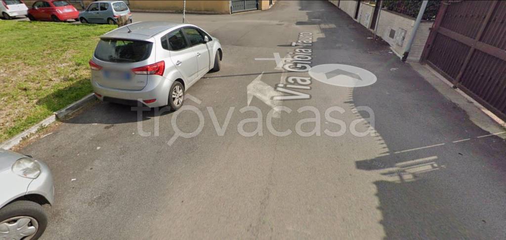 negozio in vendita a Roma in zona Casal Morena