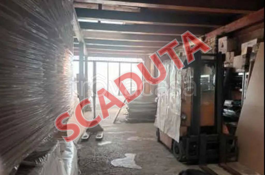 negozio in vendita a Roma in zona Casal Morena