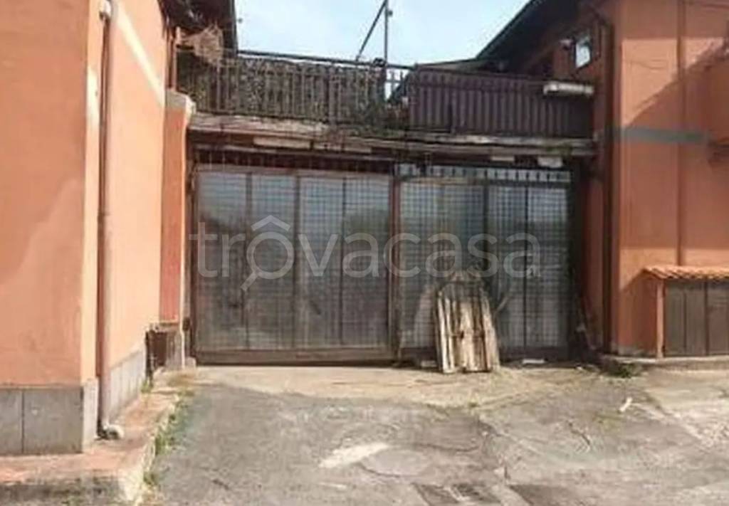 negozio in vendita a Roma in zona Casal Morena