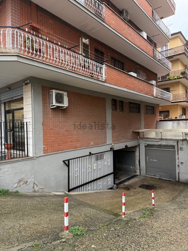locale di sgombero in vendita a Roma in zona Torre Angela