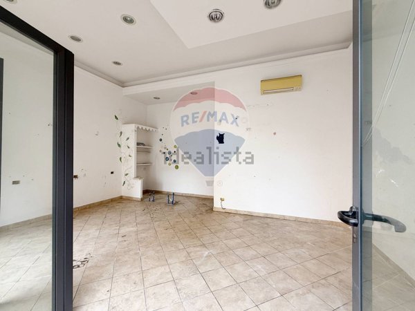 locale commerciale in vendita a Roma in zona Prenestino-Centocelle