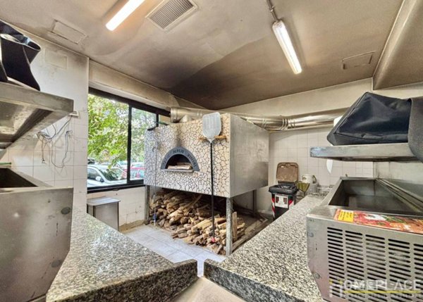 negozio in vendita a Roma in zona Tuscolano