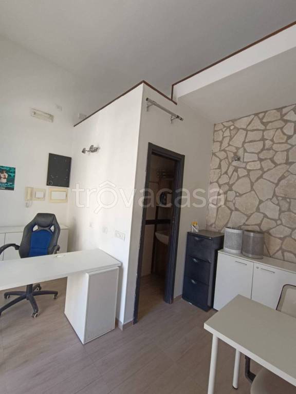 negozio in vendita a Roma in zona Ostia