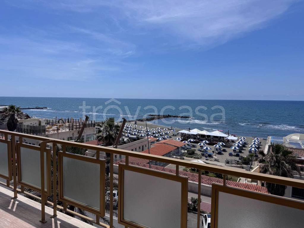 appartamento in vendita a Roma in zona Ostia