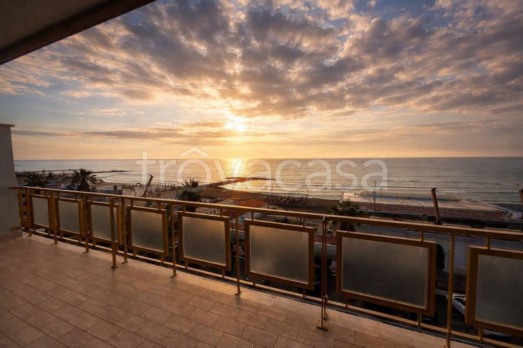 appartamento in vendita a Roma in zona Ostia