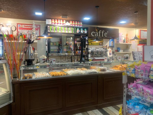 negozio in vendita a Roma in zona Torre Maura