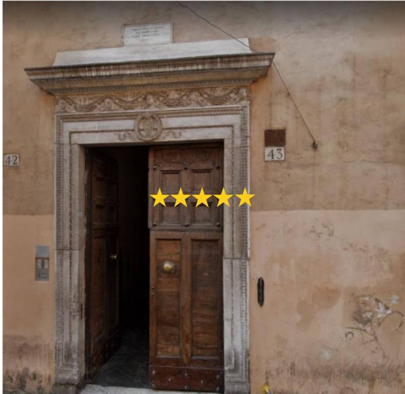 appartamento in vendita a Roma in zona Rione Regola