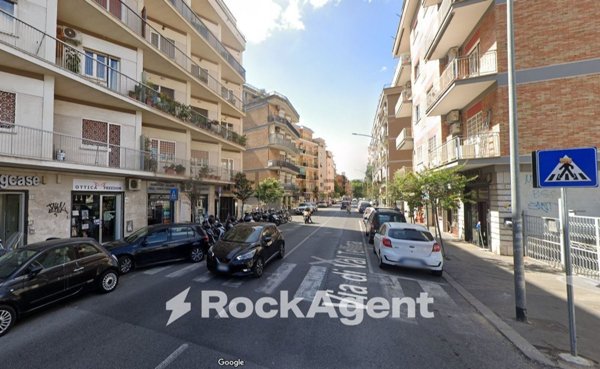 locale commerciale in vendita a Roma in zona Gianicolense