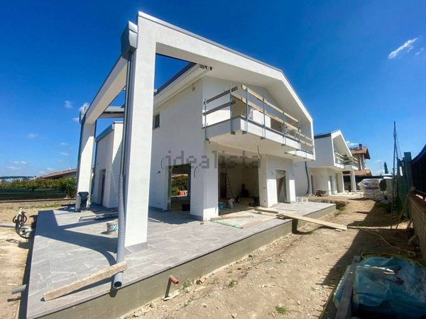 casa indipendente in vendita a Roma in zona Romanina