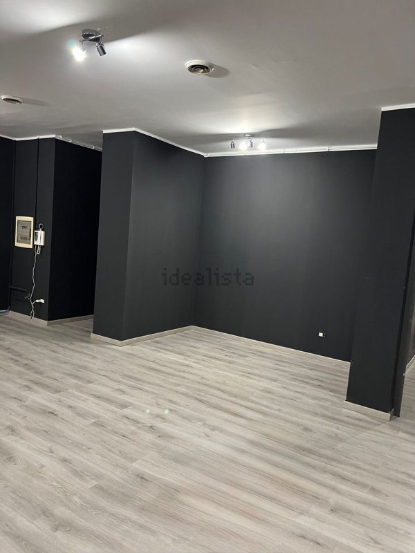 locale di sgombero in vendita a Roma in zona Appio Claudio