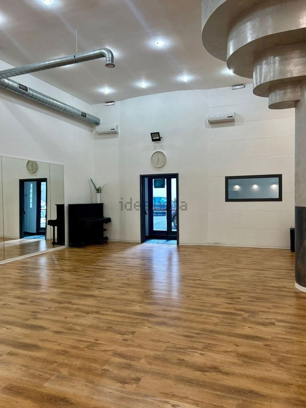 locale commerciale in vendita a Roma in zona Portuense