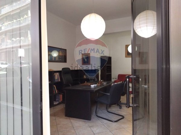 locale commerciale in vendita a Roma