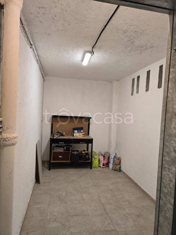 locale commerciale in vendita a Roma in zona EUR