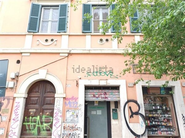 locale commerciale in vendita a Roma in zona Collatino