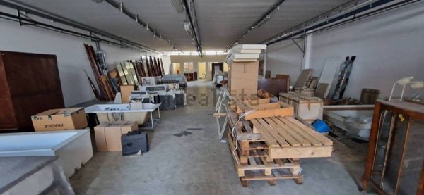 capannone in vendita a Roma in zona Casal Morena