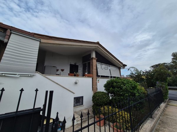 casa indipendente in vendita a Roma in zona Dragona/Bagnoletto
