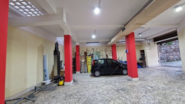 locale di sgombero in vendita a Roma in zona Appio Claudio