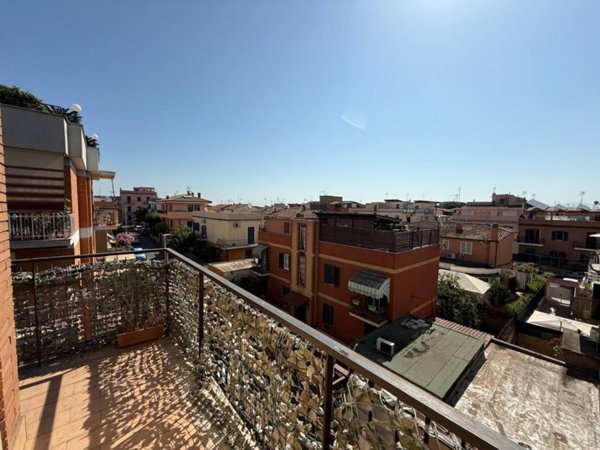 appartamento in vendita a Roma in zona Corviale