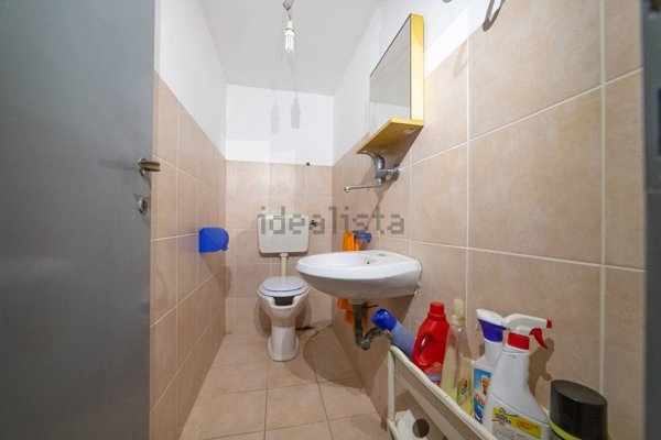 locale commerciale in vendita a Roma in zona Prenestino-Labicano