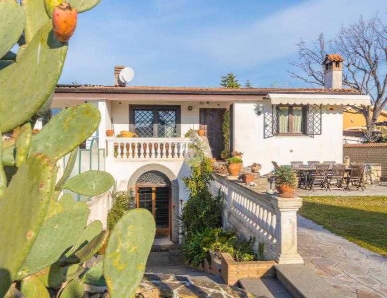 casa indipendente in vendita a Roma in zona Infernetto