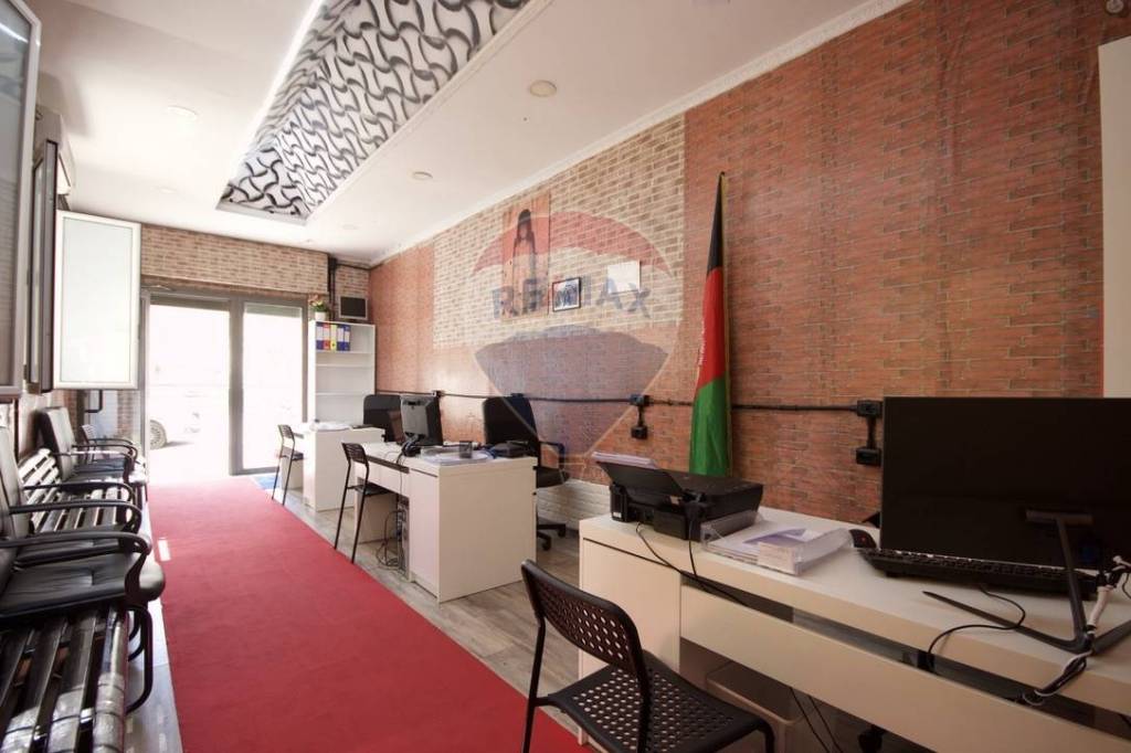 negozio in vendita a Roma in zona Prenestino-Labicano