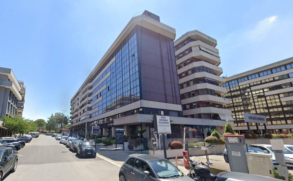 ufficio in vendita a Roma in zona Ardeatino